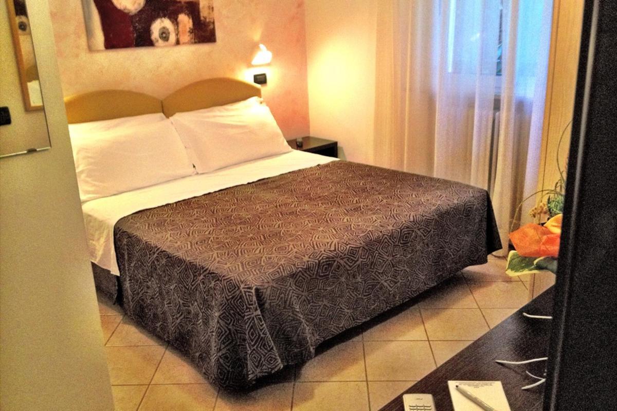 Hotel Numi & Medusa Чезенатико Экстерьер фото